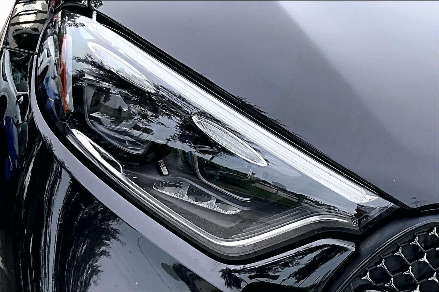 Used 2023 Obsidian Black Metallic Mercedes-Benz GLC 300 image 28