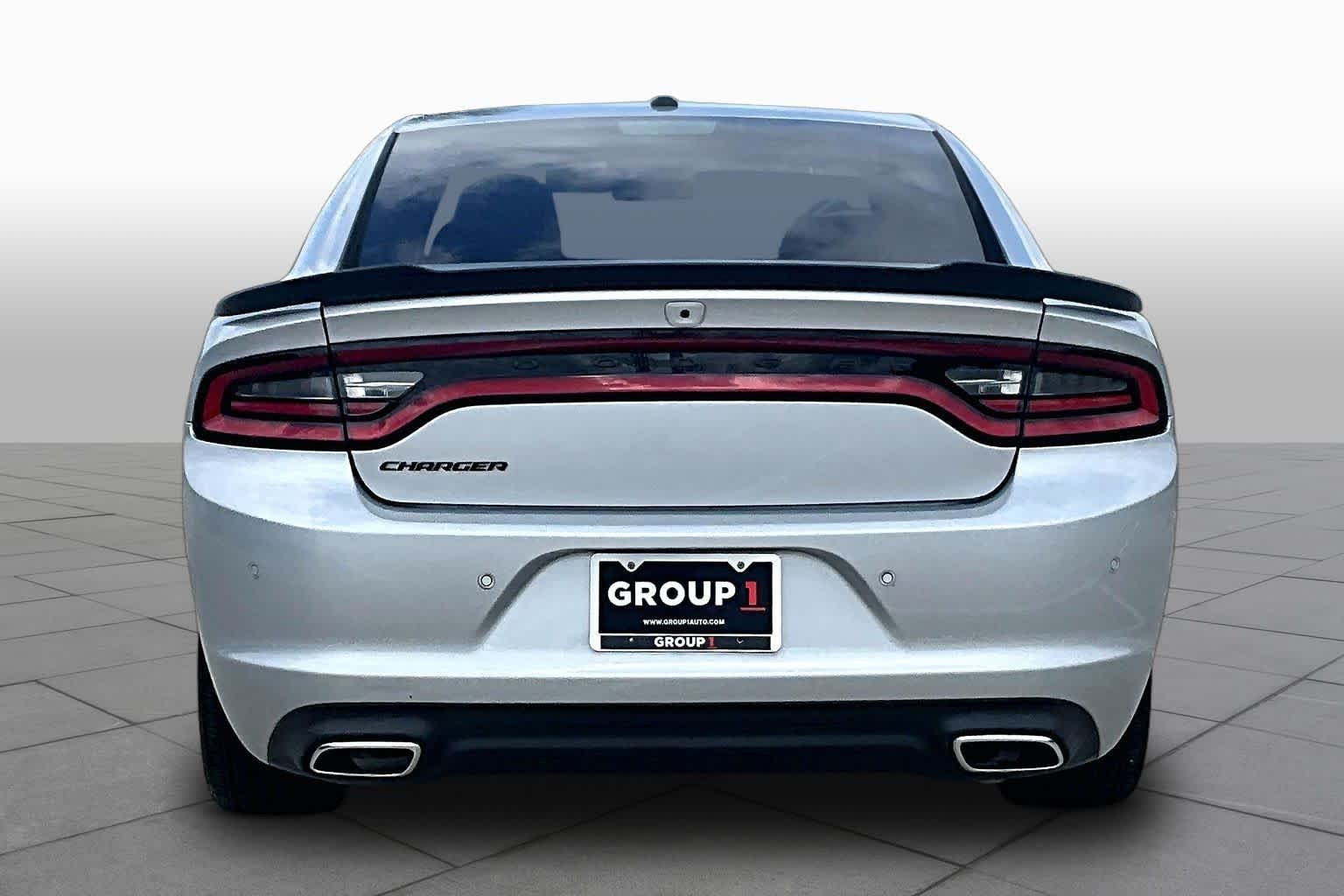 Used 2022 Triple Nickel Clearcoat Dodge SXT image 4