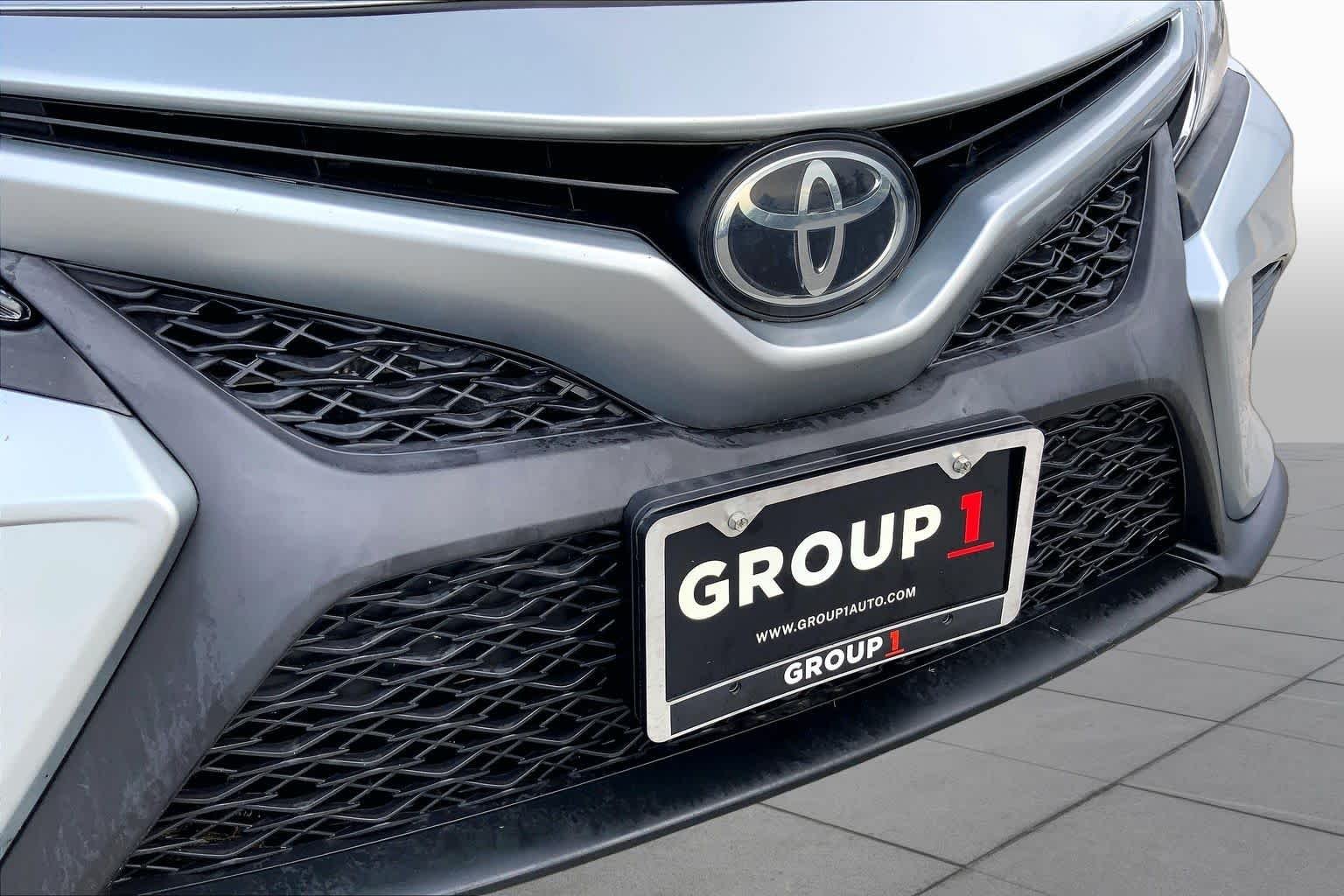 Used 2018 Celestial Silver Metallic Toyota SE image 29