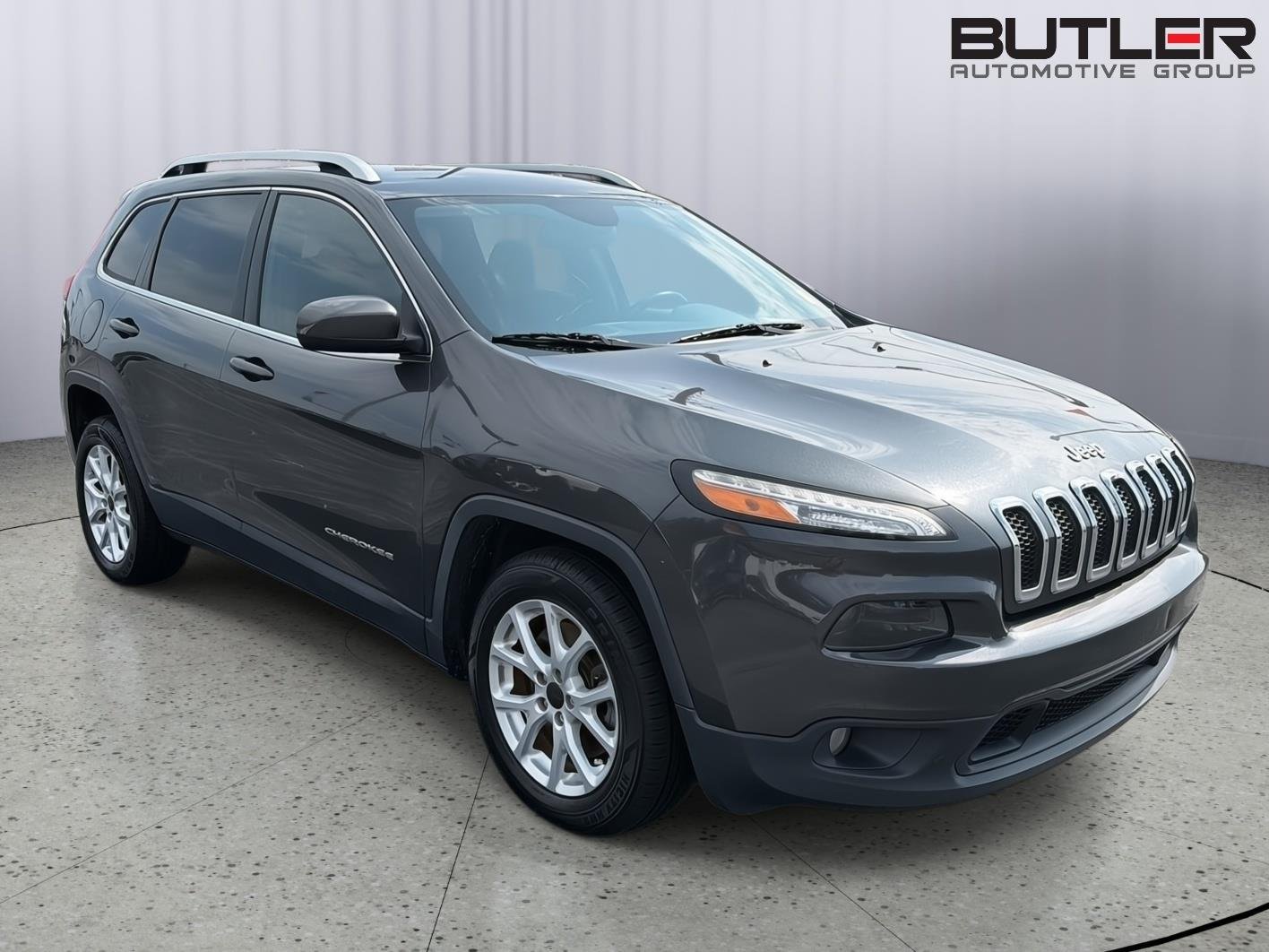 Used 2016 Granite Crystal Metallic Clearcoat Jeep Latitude image 8