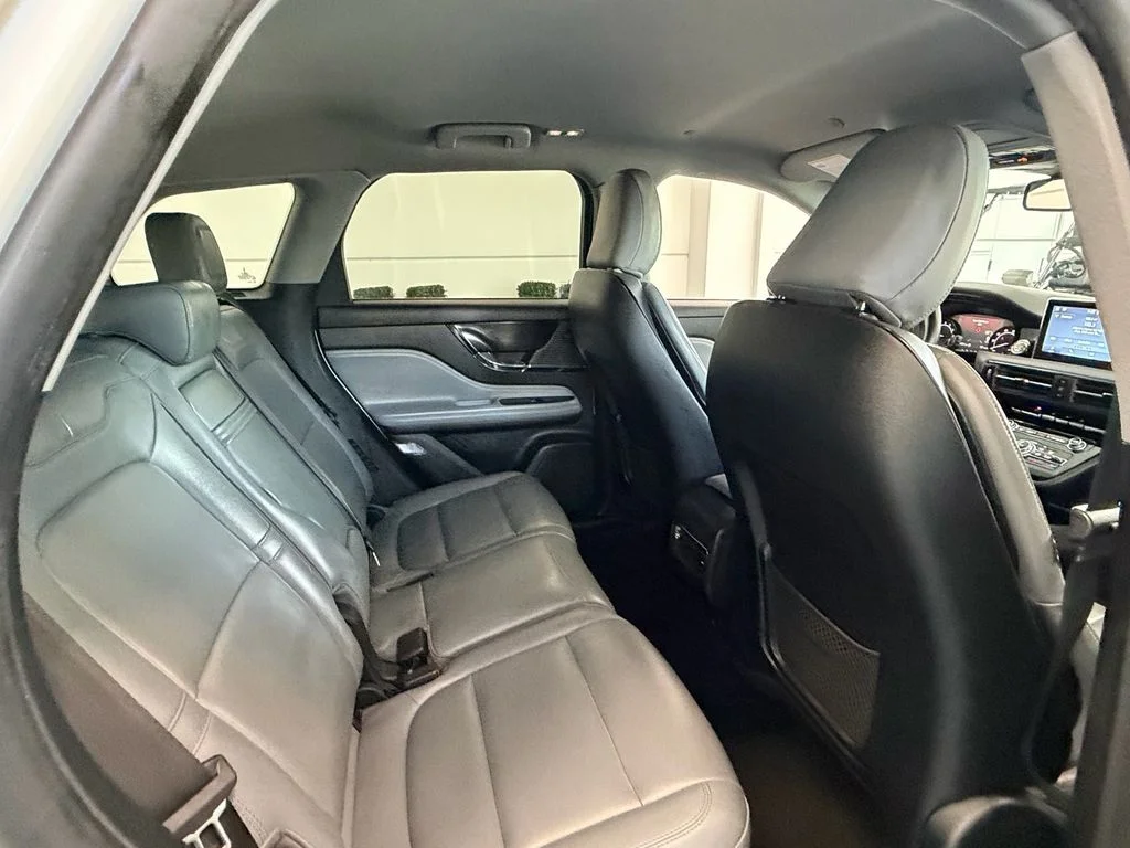 Used 2022 White Lincoln Standard image 15