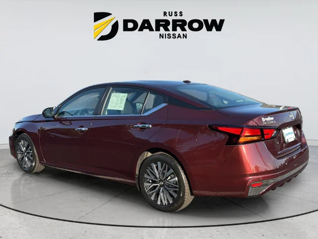 Used 2023 Red Nissan 2.5 SV image 3