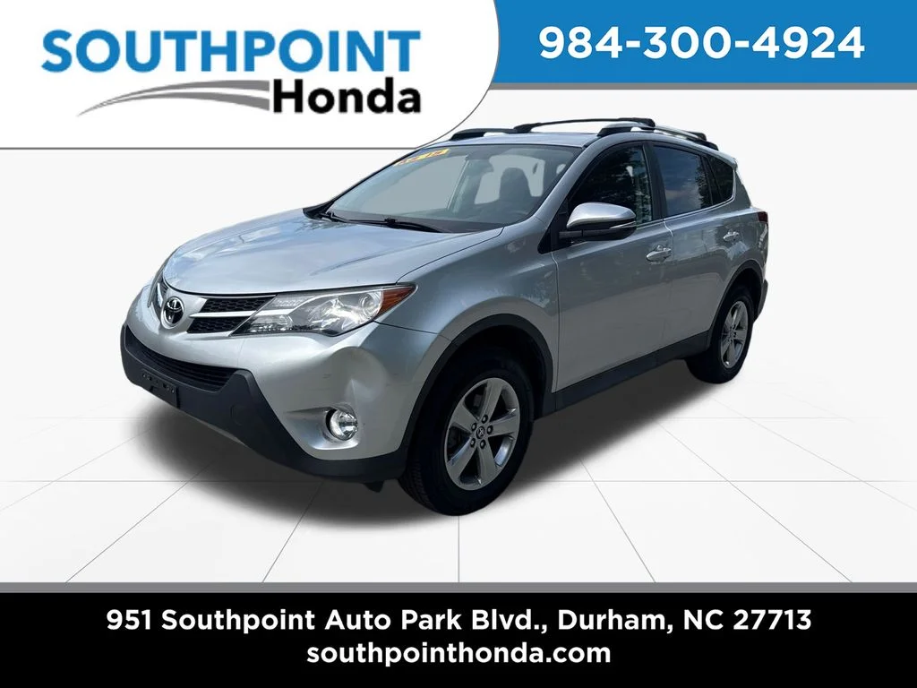Used 2015 Classic Silver Metallic Toyota XLE image 3