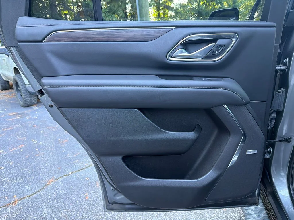 Used 2021 Gray Chevrolet Z71 image 22