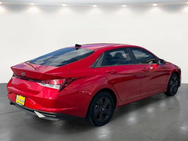 Used 2023 Red Hyundai SEL image 3