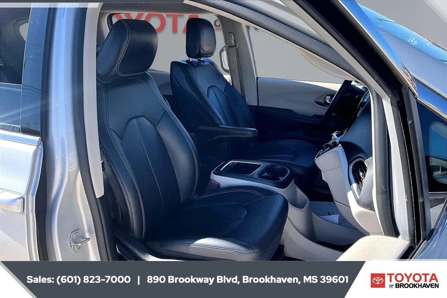 Used 2024 Silver Mist Clearcoat Chrysler Touring L image 6
