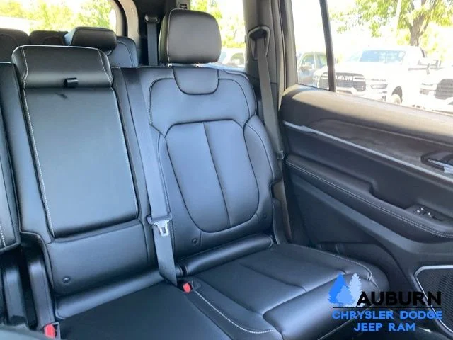 New 2026 Bright White Clear-Coat Exterior Paint Jeep Limited image 24