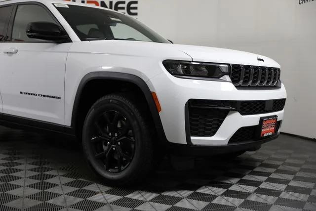 New 2026 Bright White Clear-Coat Exterior Paint Jeep Altitude image 27