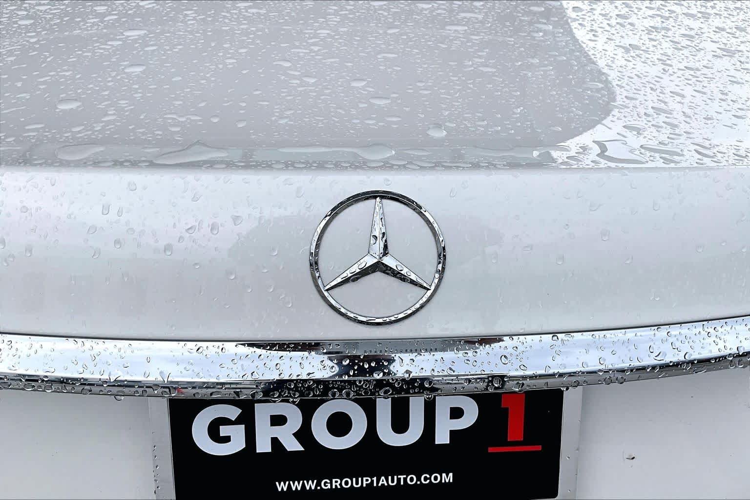 Used 2017 designo Diamond White Metallic Mercedes-Benz E 300 Sport image 10