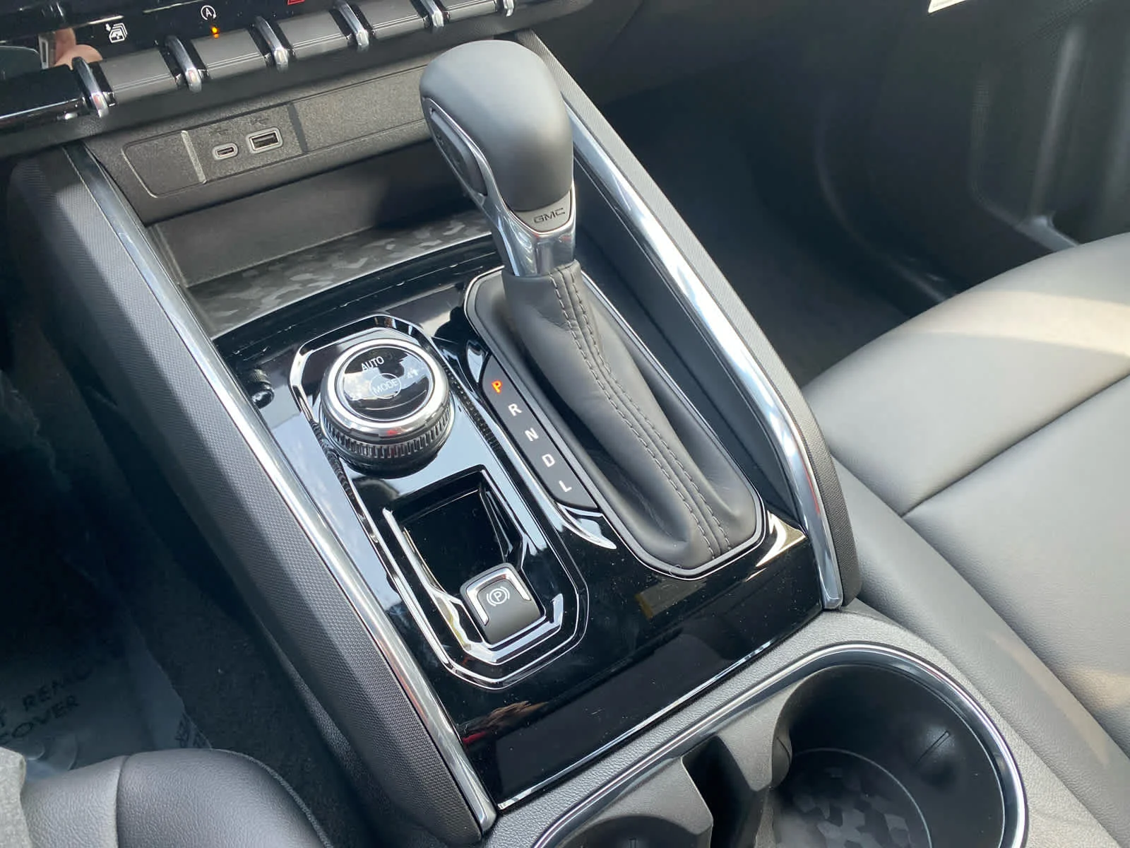New 2026 Onyx Black GMC Elevation image 18