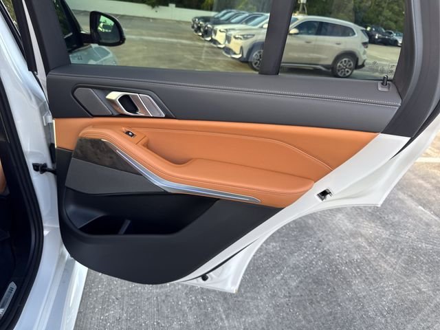 New 2026 Mineral White Metallic BMW sDrive40i image 10