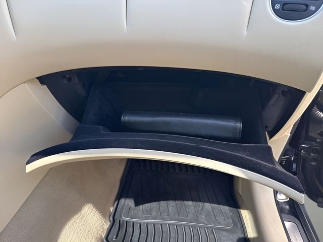Used 2017 Black INFINITI Base image 32