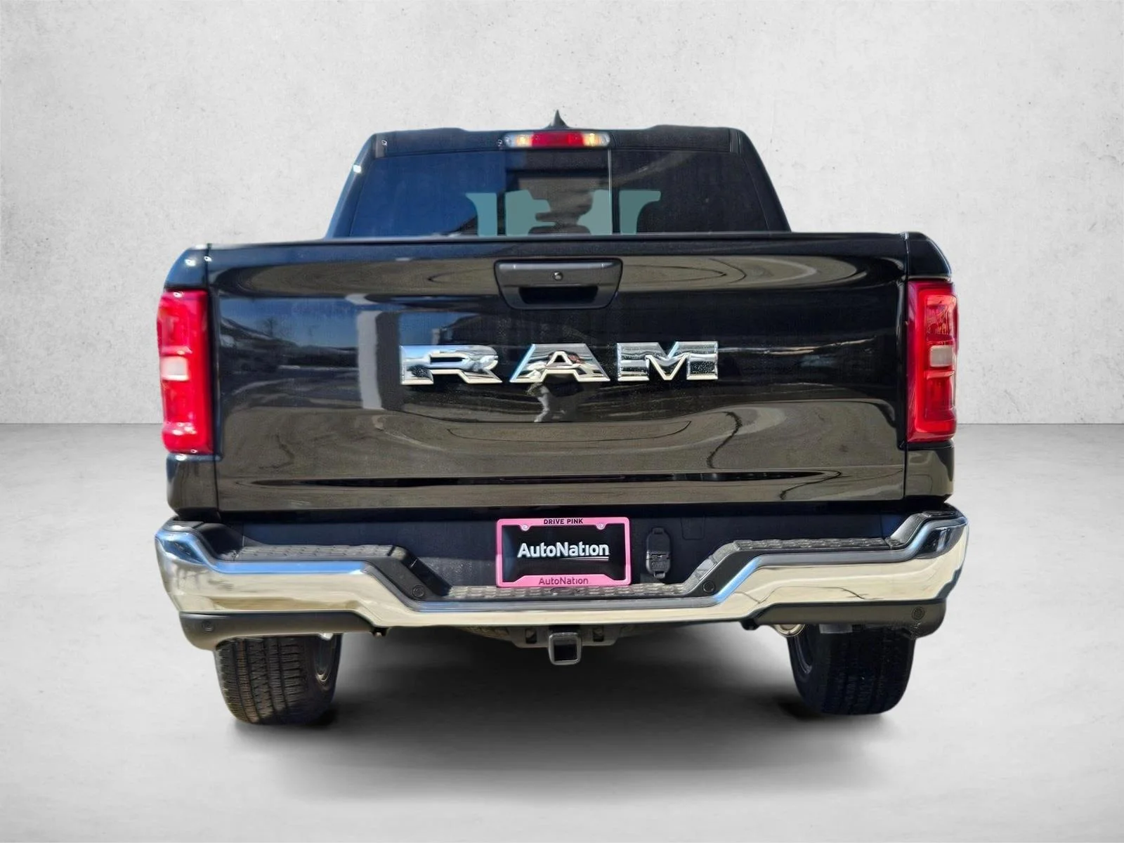 New 2026 Diamond Black Crystal Pearl-Coat Exterior Paint RAM Tradesman image 8