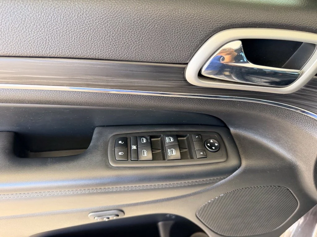 Used 2021 Gray Jeep Limited image 12