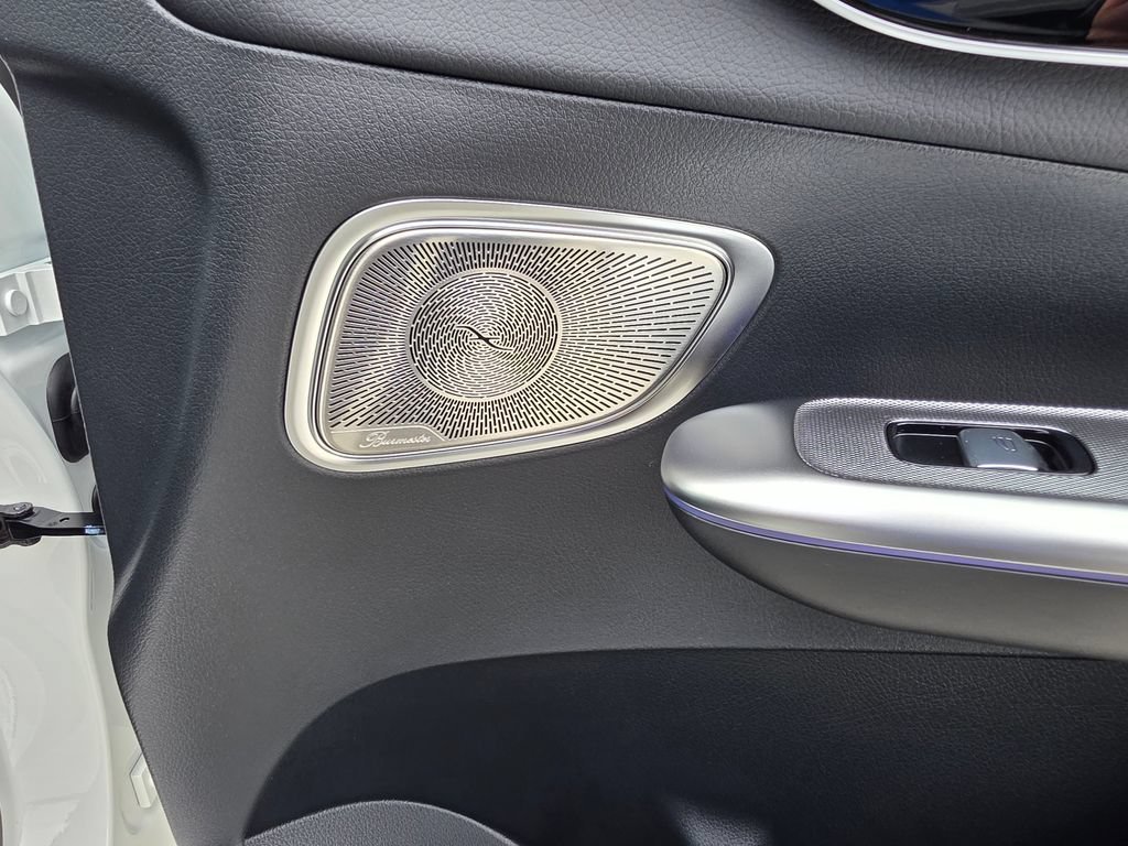 New 2026 Polar White Mercedes-Benz GLC 300 image 45