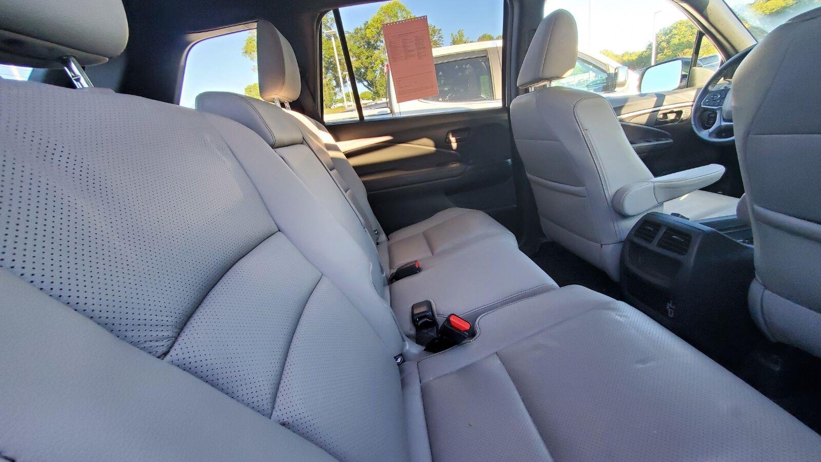 Used 2023 Platinum White Pearl Honda EX-L image 6