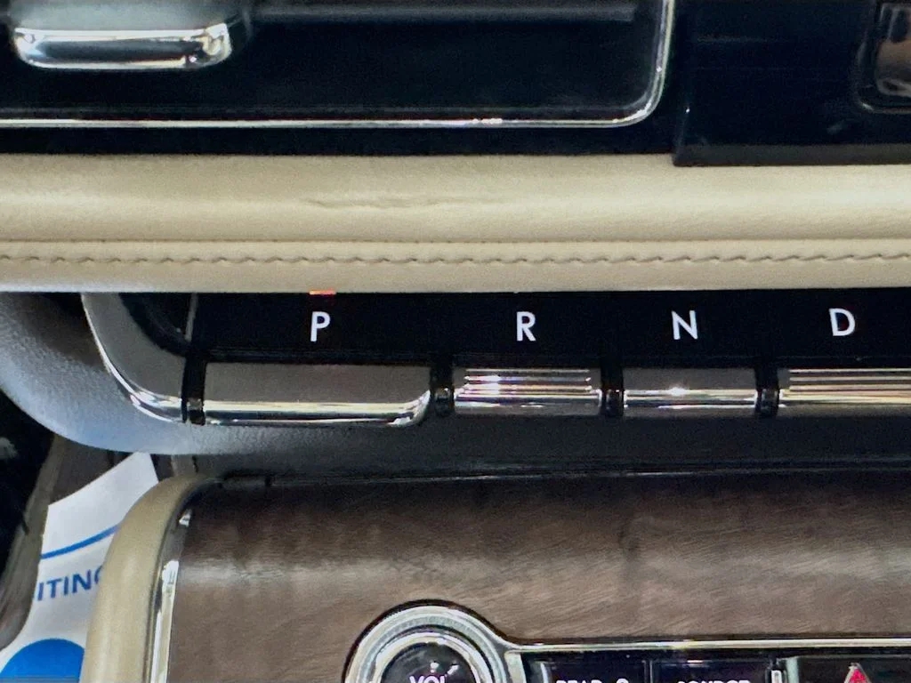 Used 2020 White Metallic Lincoln Grand Touring image 22