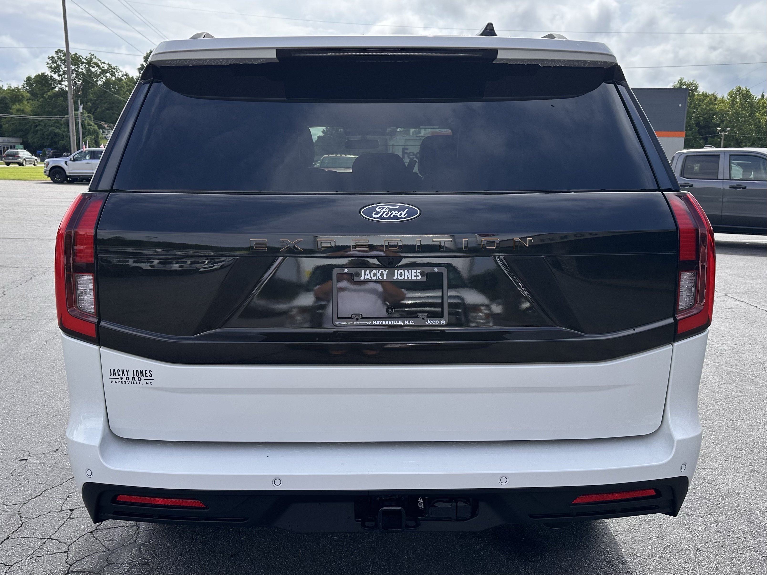 New 2027 Star White Metallic Tri-Coat Ford Tremor® image 7