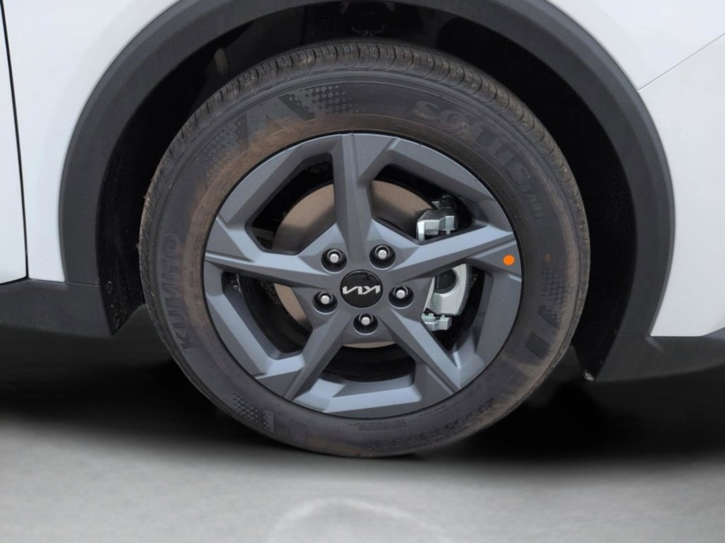 New 2026 Snow White Pearl Kia LXS image 29