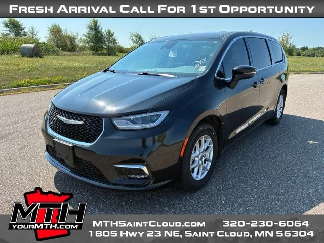 Used 2023 Black Chrysler Touring image 4