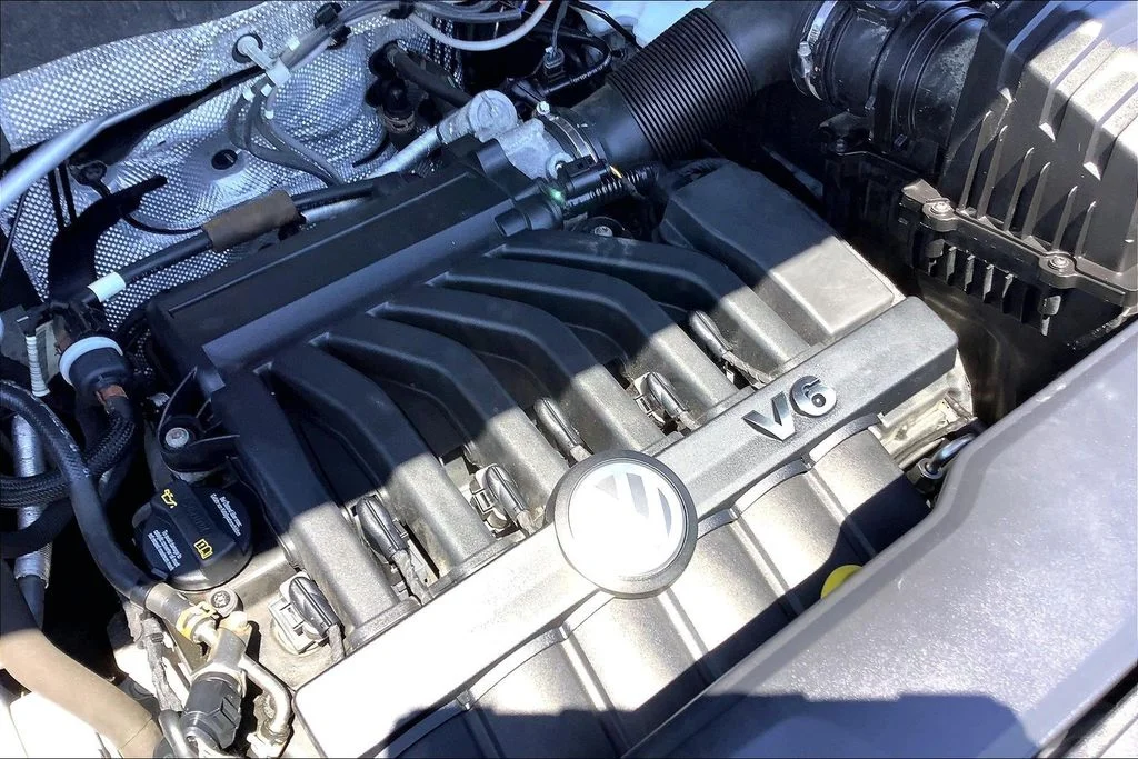 Used 2018 Gray Volkswagen S image 36