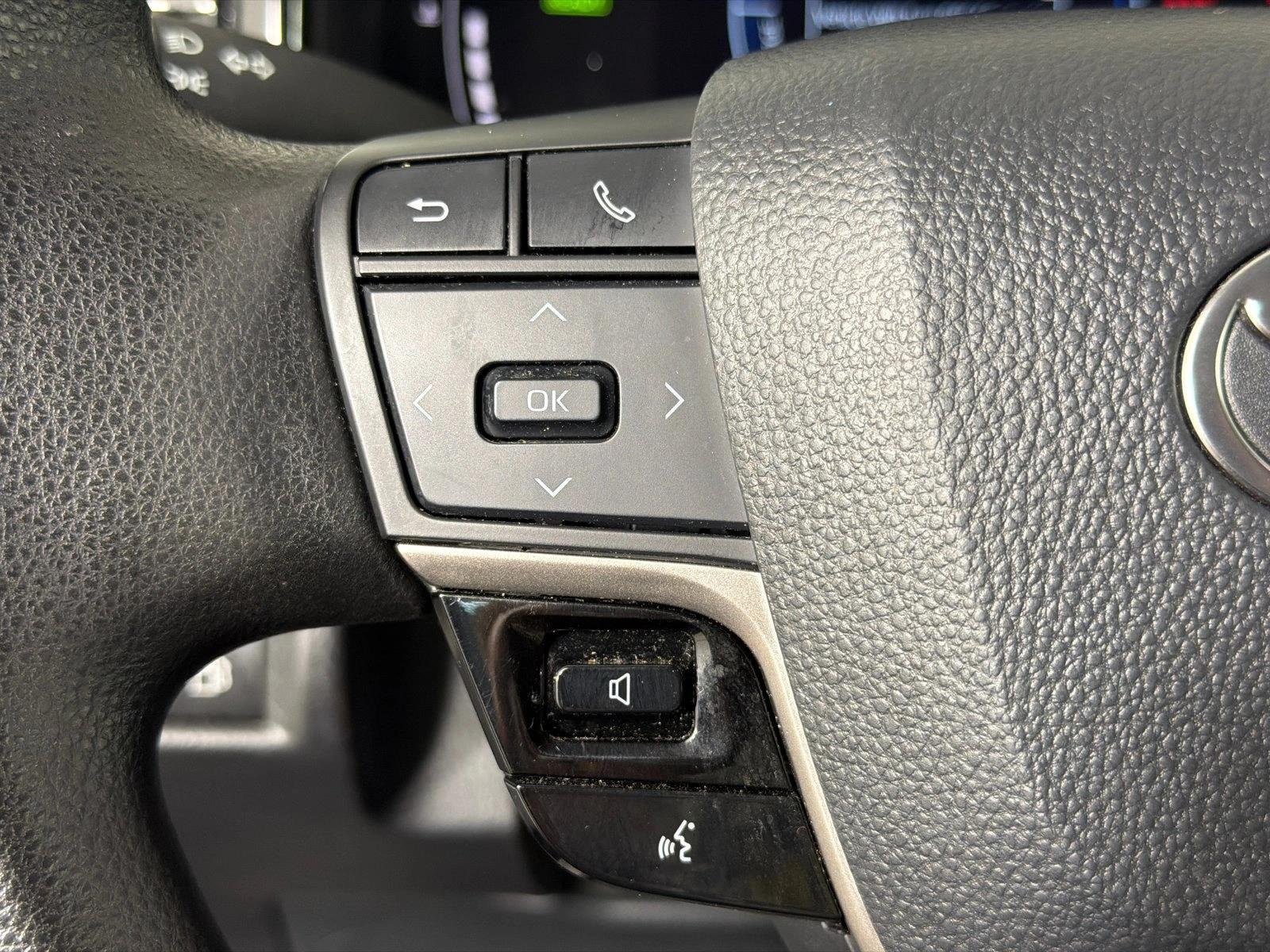 Used 2025 Ice Cap Toyota LE image 24