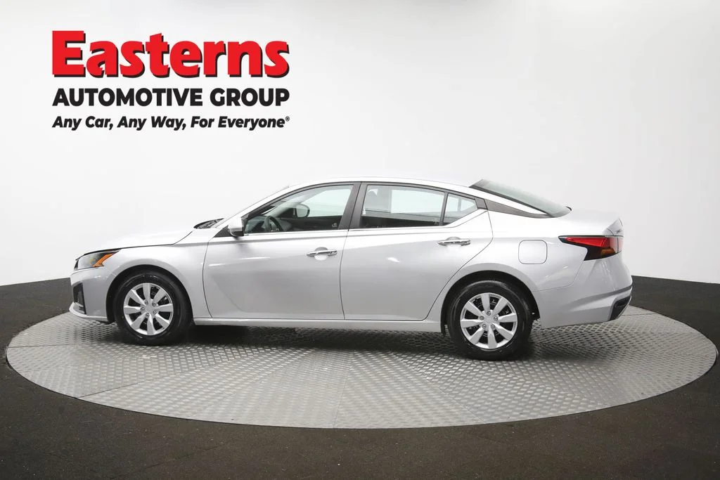 Used 2023 Silver Nissan 2.5 S image 59