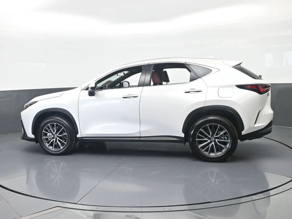 Used 2025 White Pearl Lexus 350 Premium image 3