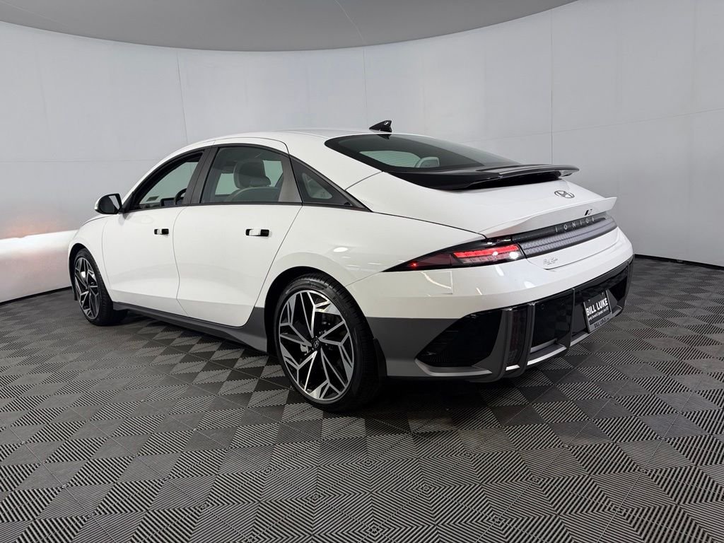 Used 2025 White Hyundai SEL image 10