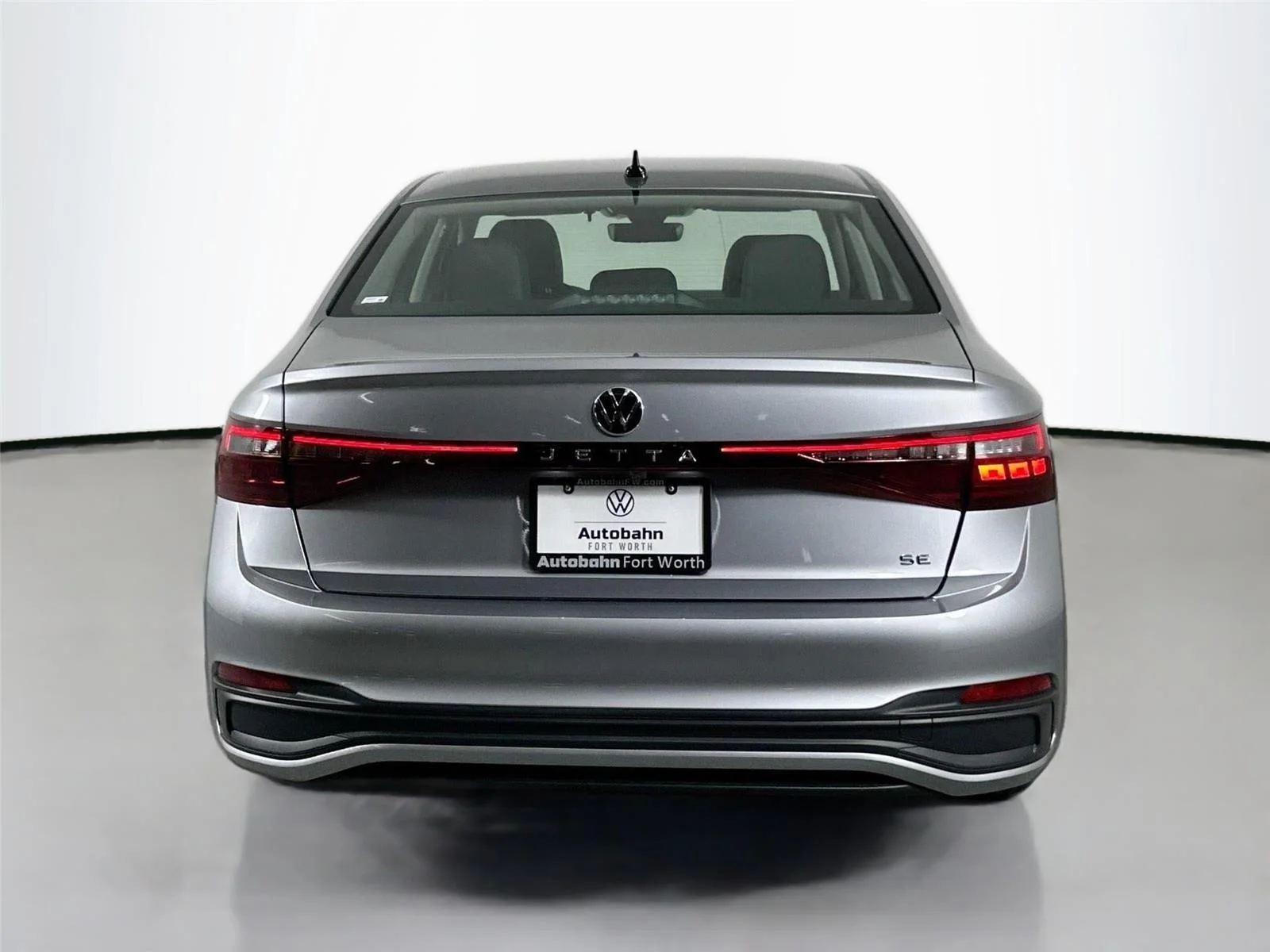 Certified Used 2025 Pyrite Silver Metallic Volkswagen SE image 5