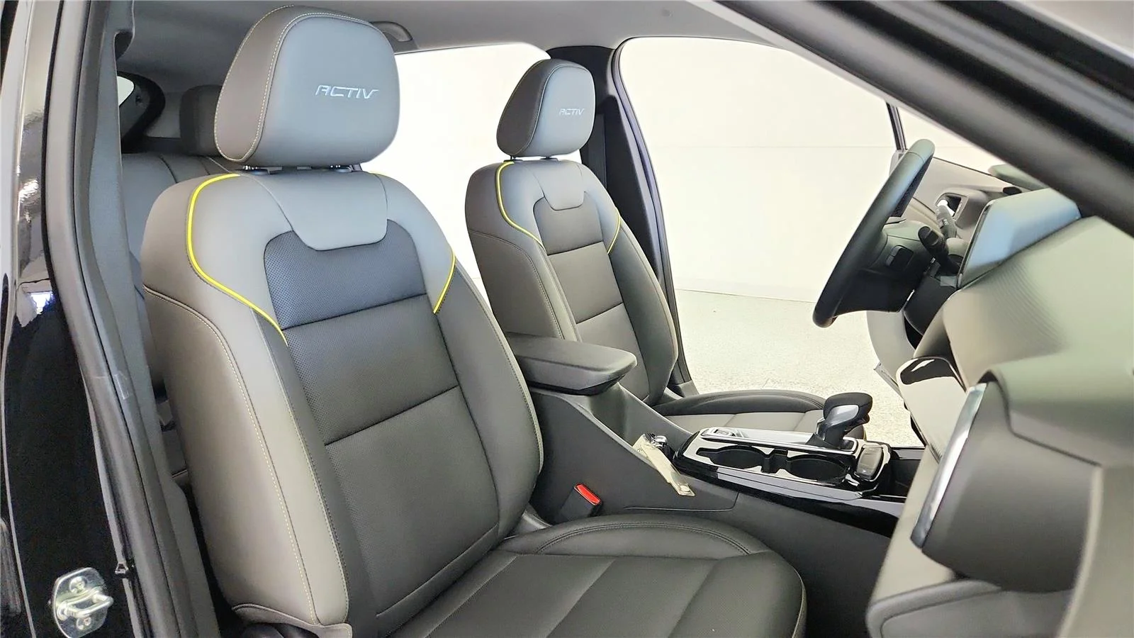 New 2026 Mosaic Black Metallic Chevrolet ACTIV image 30