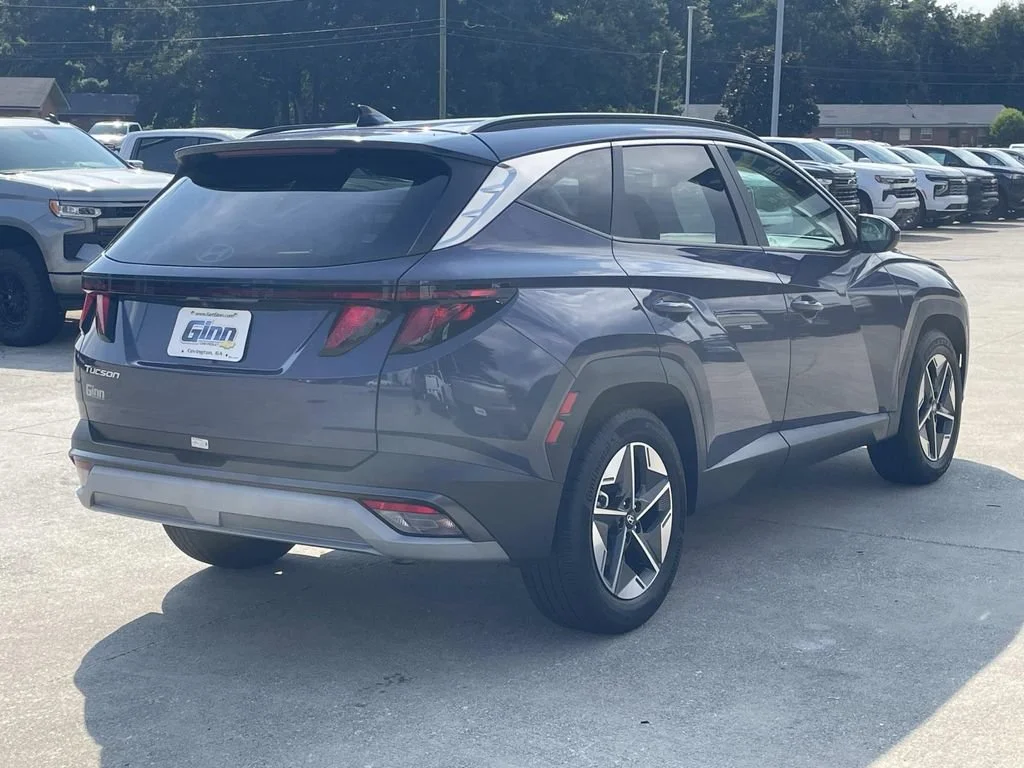 Used 2025  Hyundai SEL image 4