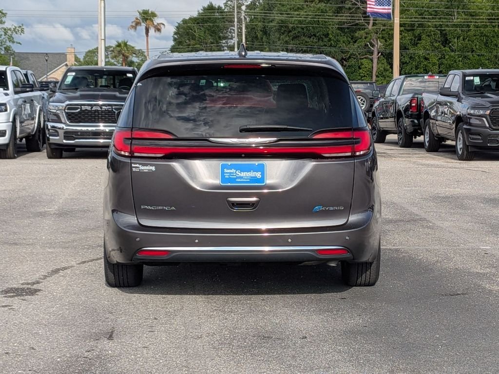 Used 2023 Gray Chrysler Touring L image 4