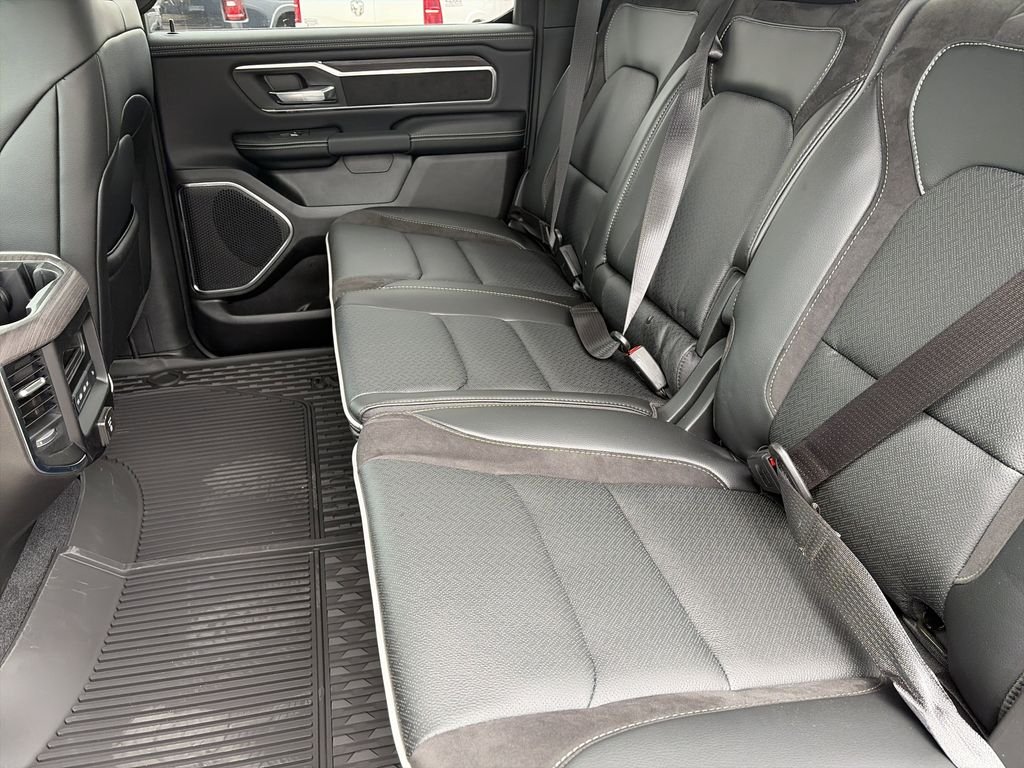 New 2026 Diamond Black Crystal Pearl-Coat Exterior Paint Ram Laramie image 29