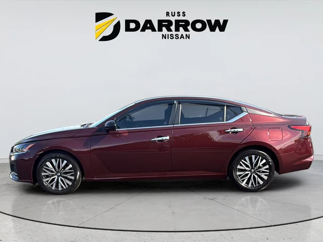 Used 2024 Red Nissan 2.5 SV image 2