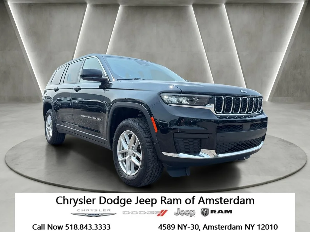 Used 2022 Black Jeep Laredo image 1