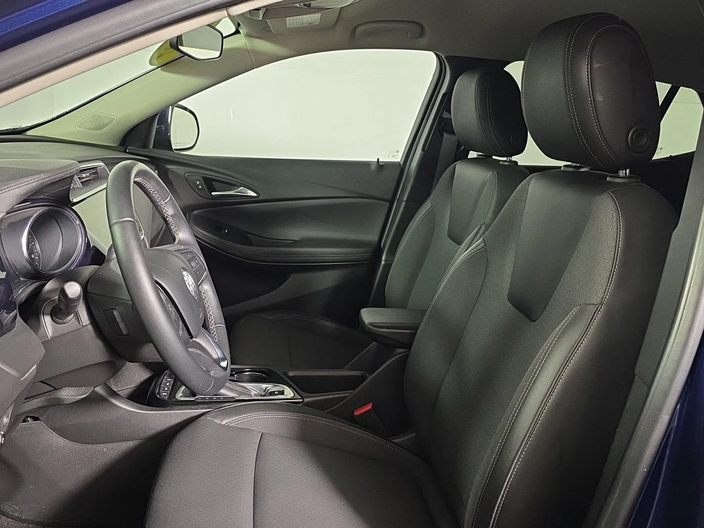 Used 2023 Sapphire Metallic Buick Select image 12