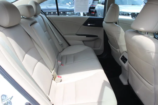 Used 2017 White Honda Touring image 30