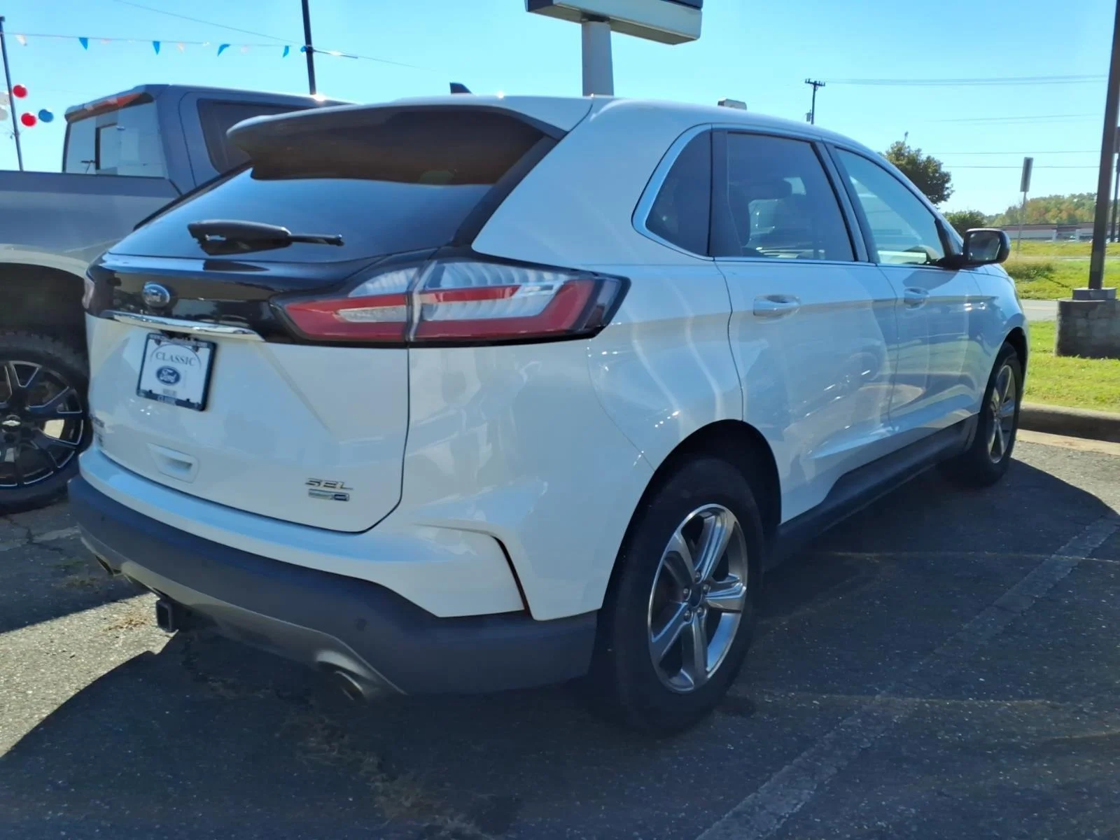 Used 2020 Star White Metallic Tri-Coat Ford SEL image 6