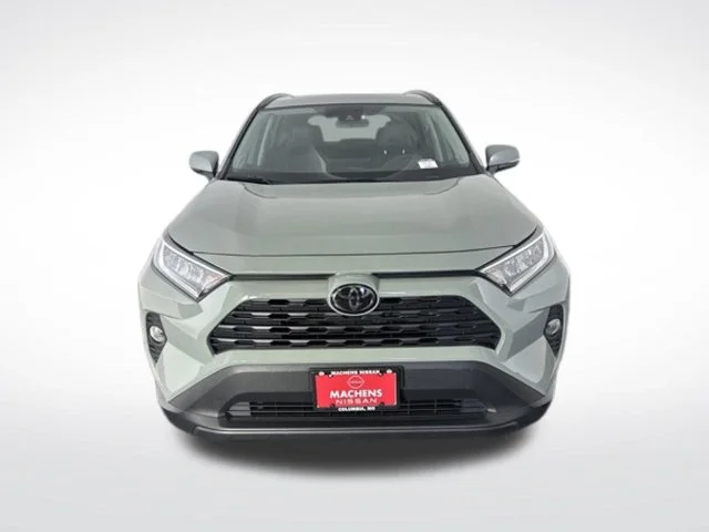 Used 2020 Gray Toyota XLE Premium image 4
