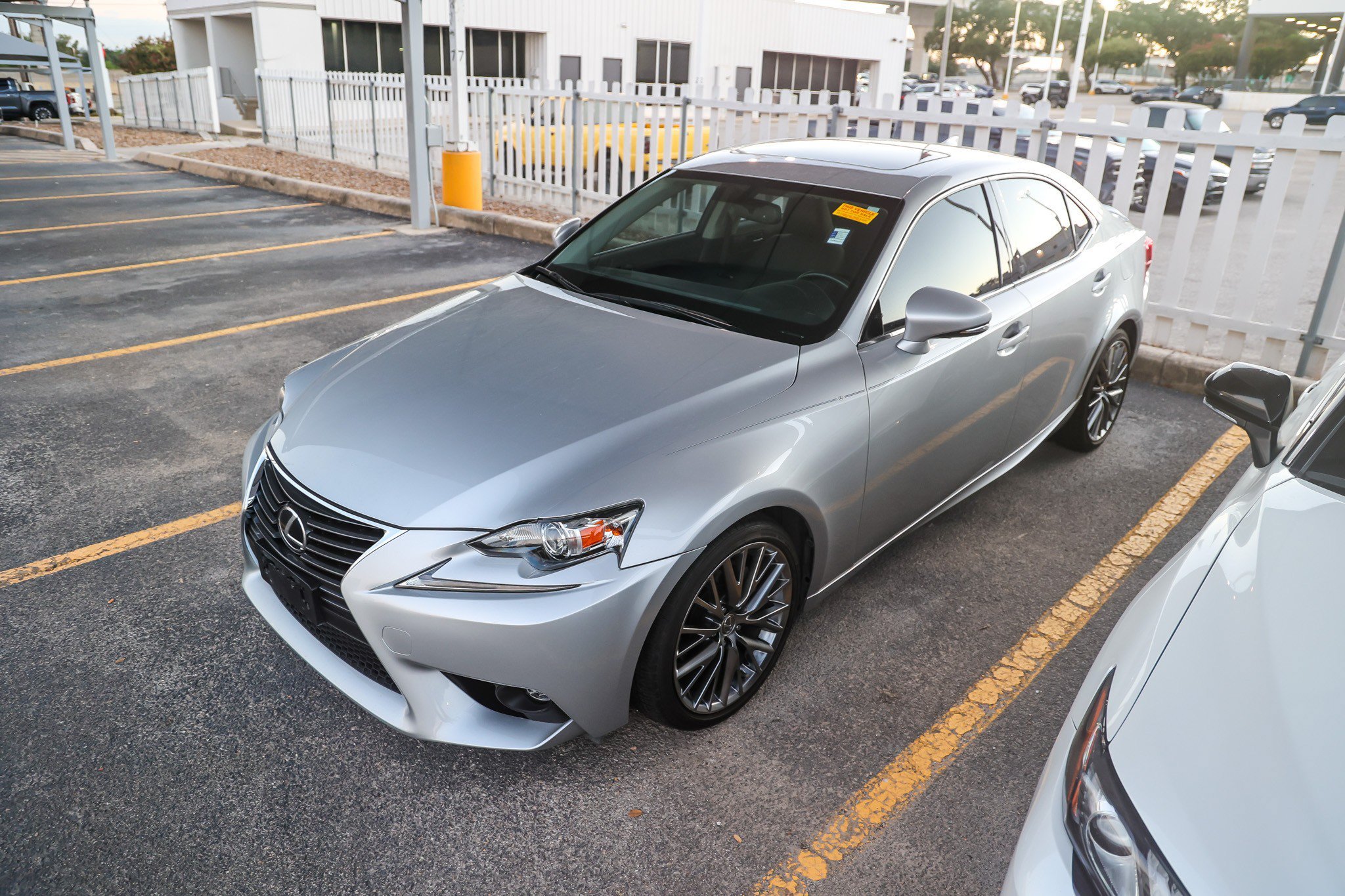 Used 2015 SILVER LINING MET Lexus  image 2