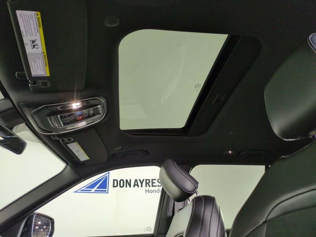Used 2025  Jeep Altitude X image 23