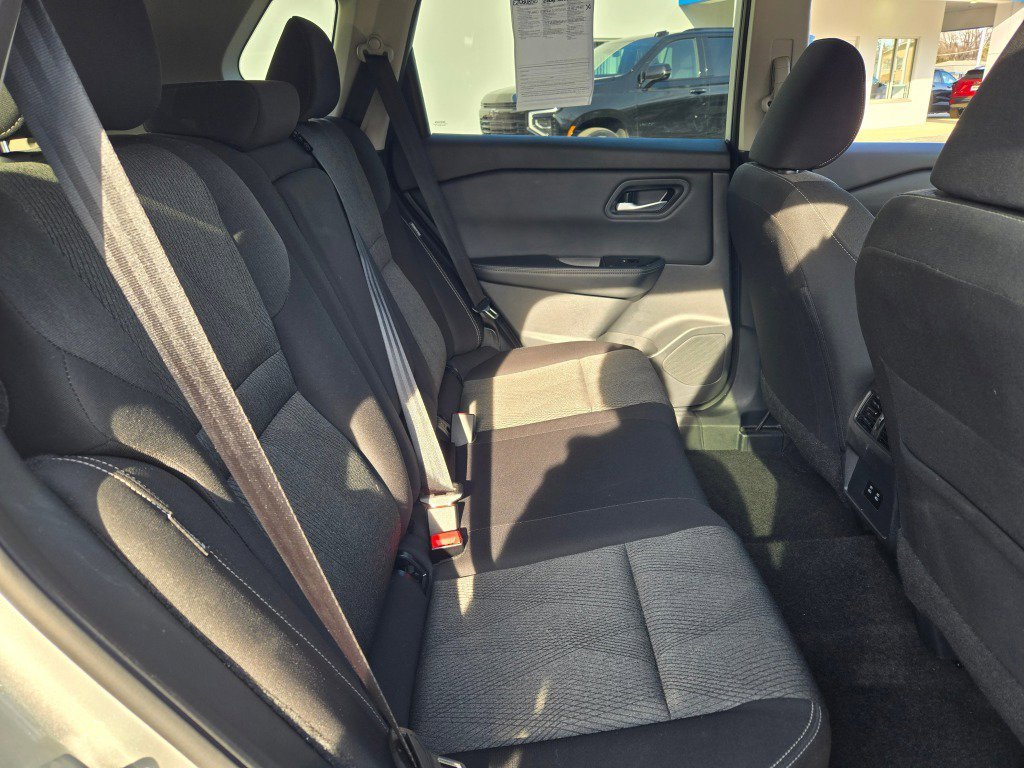 2025 Nissan Rogue SV - Photo 9