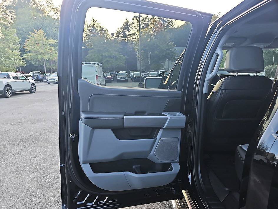 Used 2025 Black Metallic Ford LARIAT image 19
