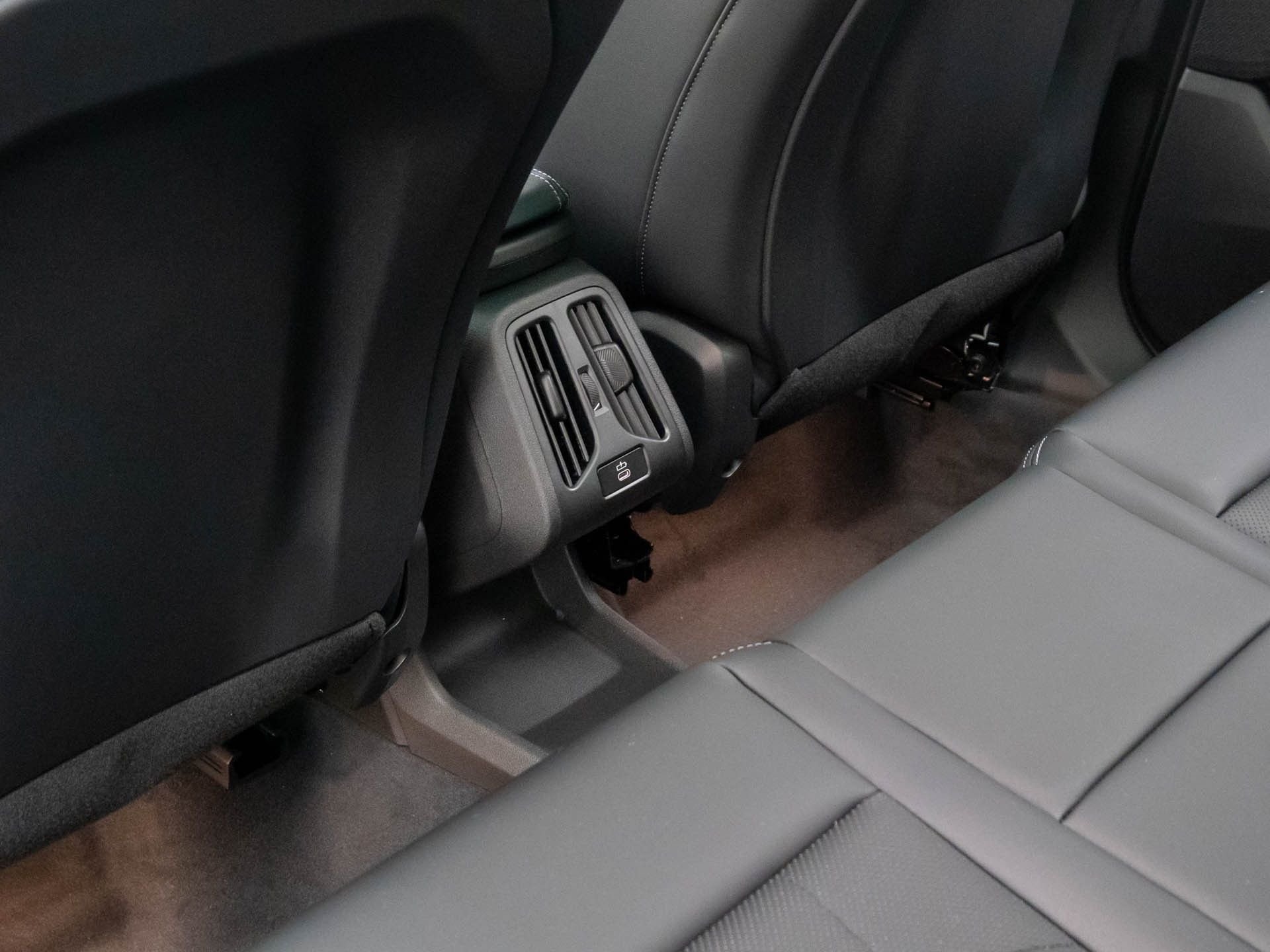 New 2026 Space Silver Metallic BMW xDrive28i image 17