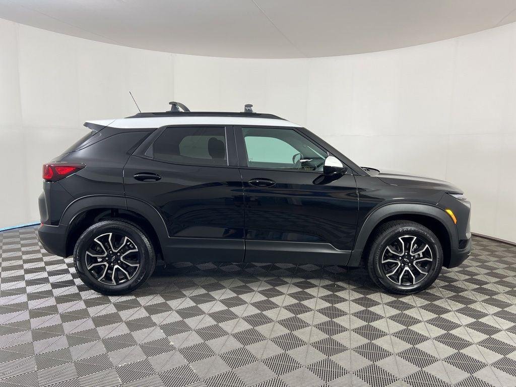 Used 2024 Black Metallic Chevrolet ACTIV image 22