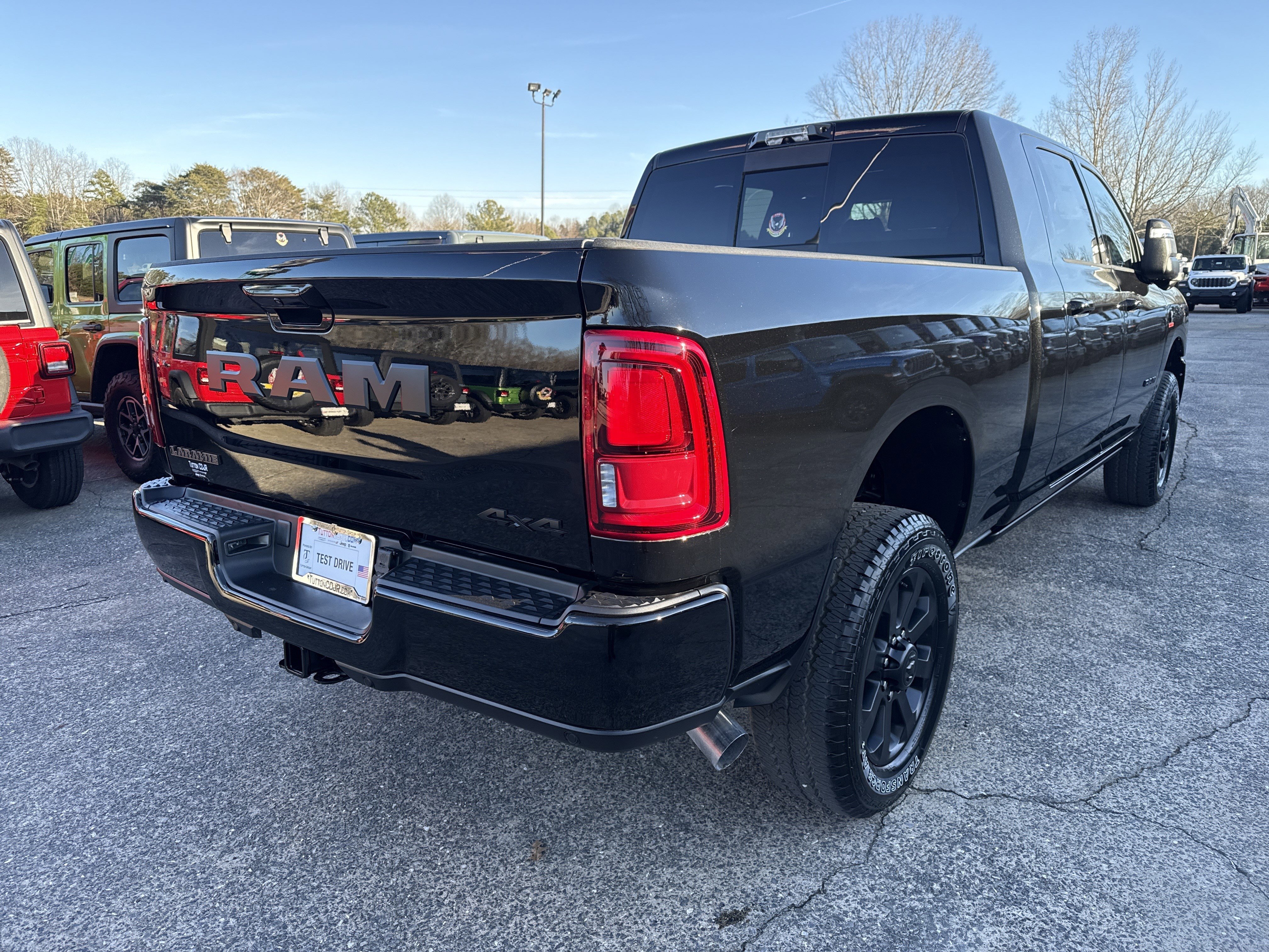 New 2026 Diamond Black Crystal Pearl-Coat Exterior Paint RAM Laramie image 7