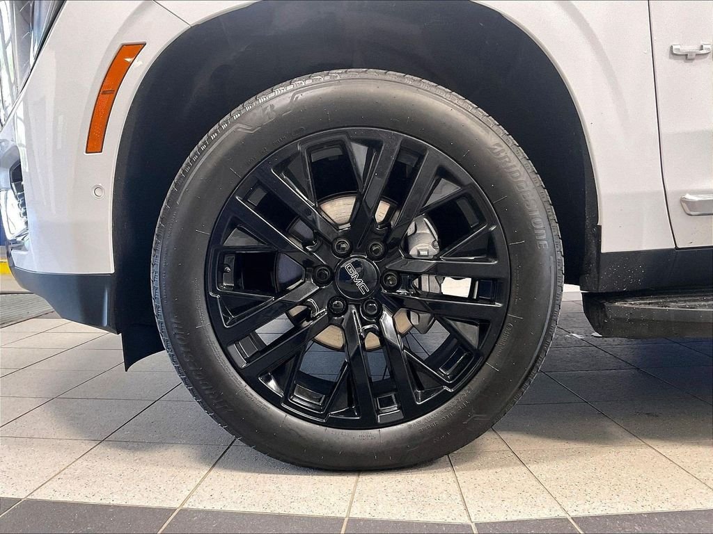 Used 2025 White GMC Elevation image 7
