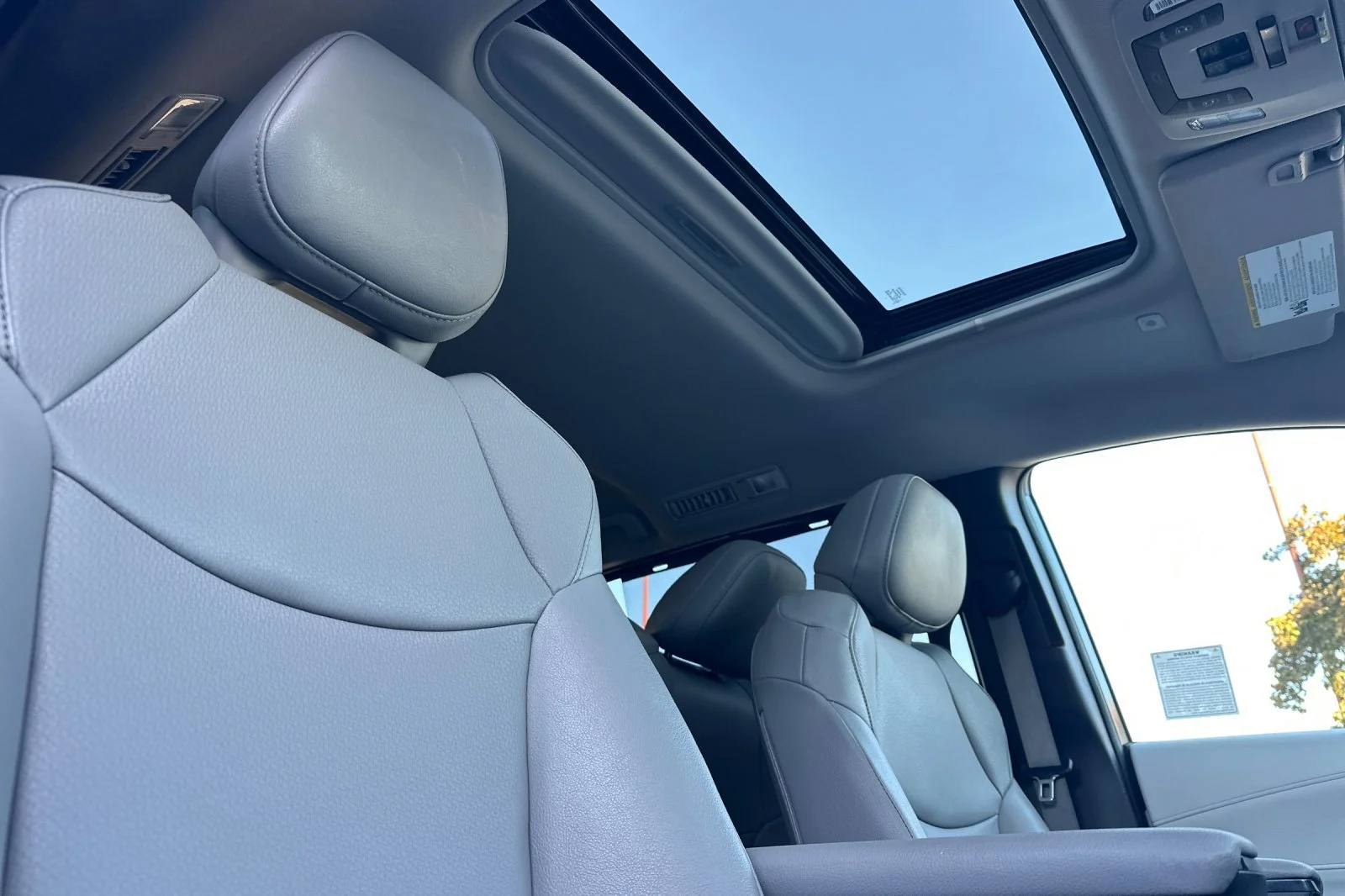 2025 Toyota Sienna XLE - Photo 24