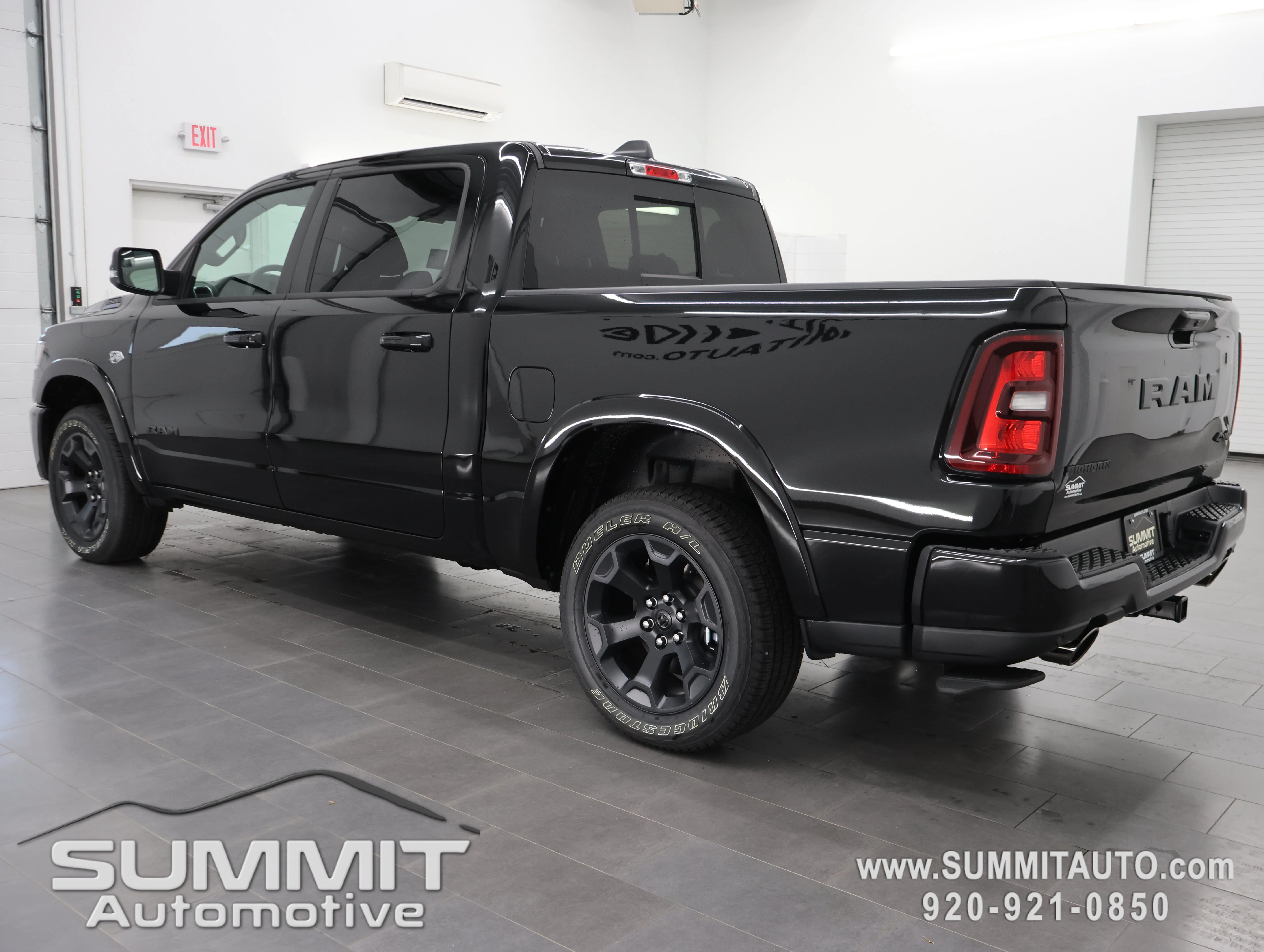 New 2026 Diamond Black Crystal Pearl-Coat Exterior Paint RAM Big Horn/Lone Star image 6